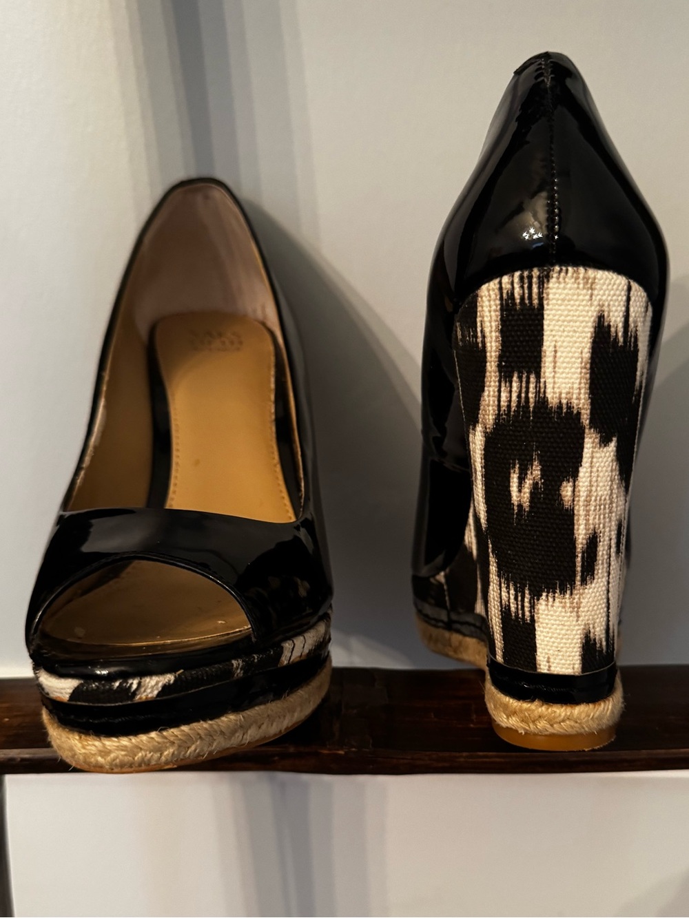 Black Patent Peep-Toe Platform Pumps with Patterned Heel - Women Shoes